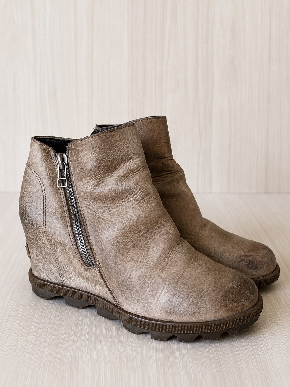 Sorel Joan of Arctic Wedge II Zip Leather Ankle Boots Taupe Women’s 6.5